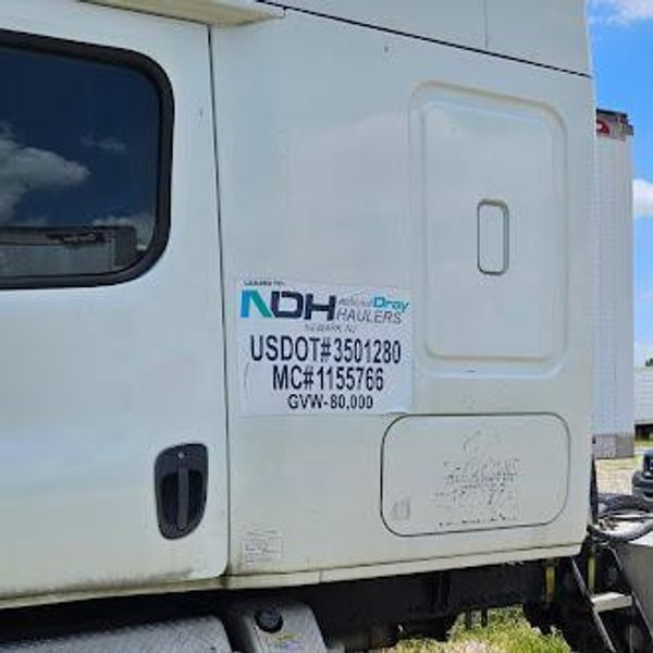 Freightliner Cascadia 125 Sleeper Truck, 2016 – Detroit DD15, Automatic / Manual, Tandem Axle Class 8 Semi Tractor