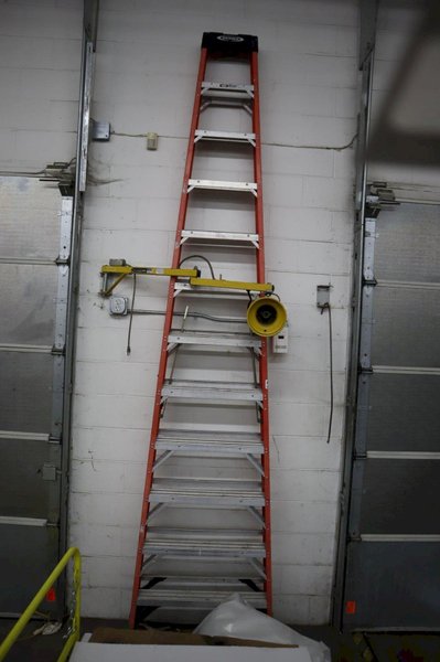 Werner 12' Fiberglass Extension Ladder, 300 lb Capacity- Auction Item