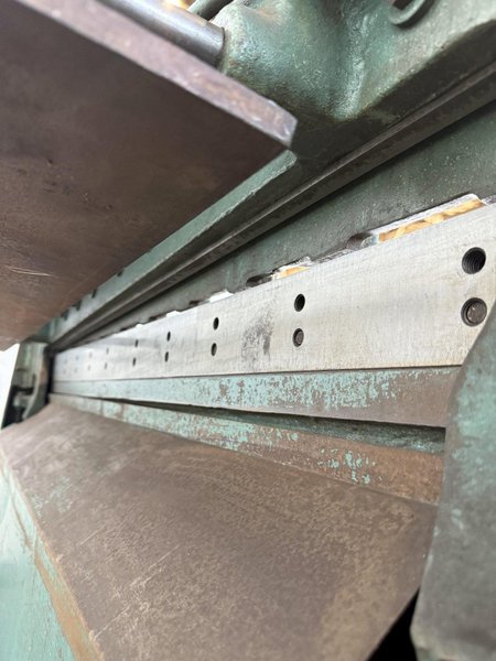 52" x 16GA WYSONG MODEL H52 HYDRAULIC SHEAR. STOCK # 1004224.