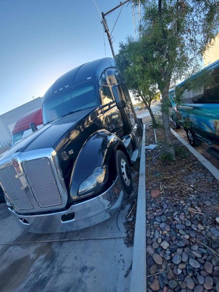 Kenworth T680 Sleeper Truck, 2019