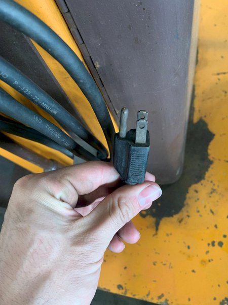 1,500 LB BIG JOE 1518-T-12 ELECTRIC LIFT. STOCK # 0873824