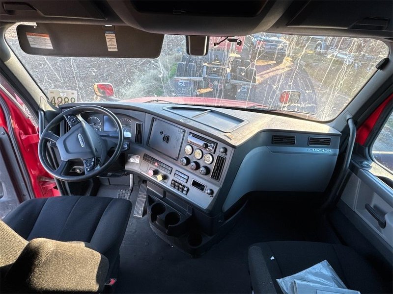 2020 Freightliner Cascadia LC1672