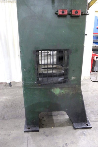 150 TON ERIE MODEL S1-150-27-33 SSSC PRESS: STOCK #71164