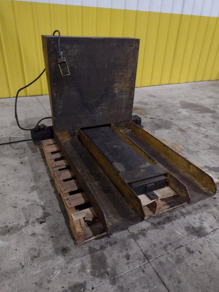 4,000 LBS SOUTHWORTH HYDARULIC PALLET TIPPER / UPENDER, 110V SINGLE PHASE: STOCK #22328