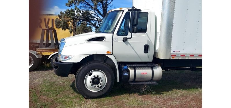 International 4300 SBA Box/Service Truck, 2018