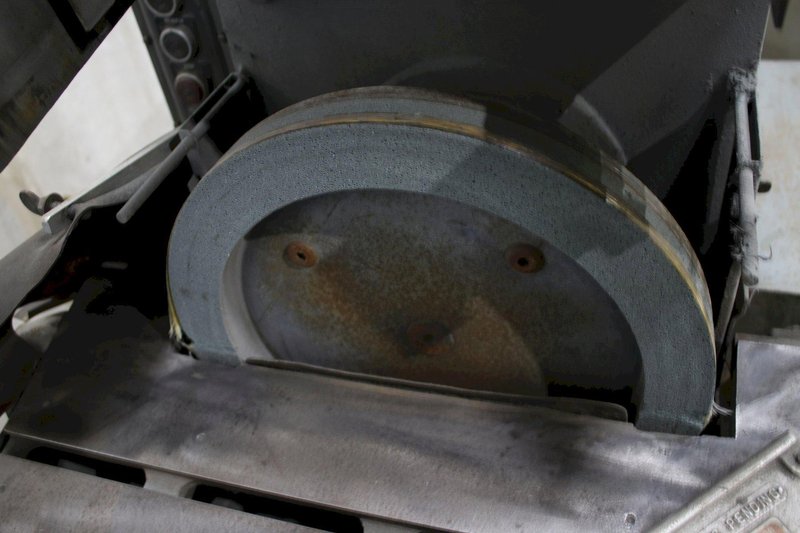 STANDARD MODEL 100 TWIN WHEEL DOUBLE END GRINDER: STOCK #75968