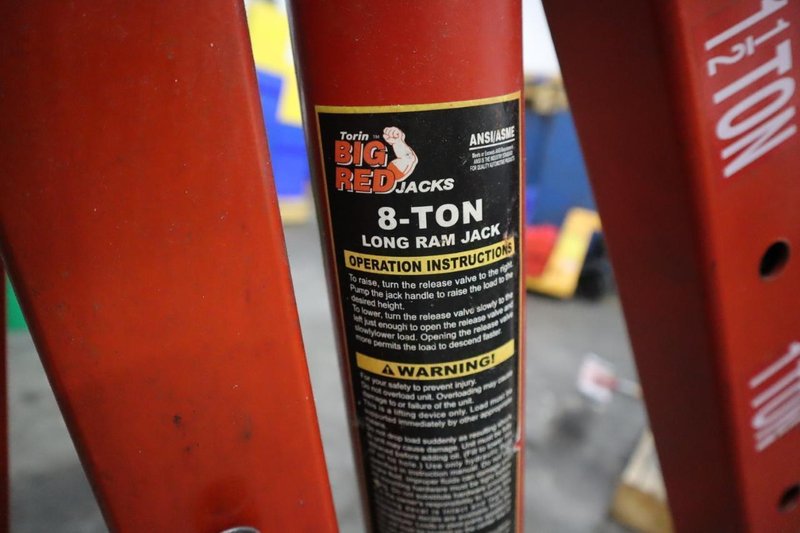 Torin Big Red 2 Ton Portable Engine Hoist with Hook, Hand Pump- Auction Item
