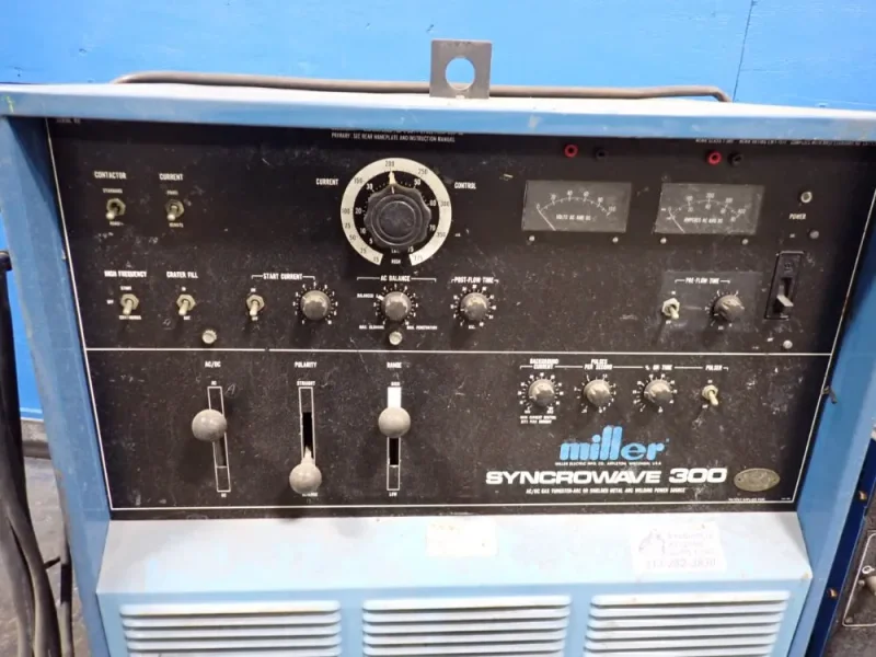MILLER ELECTRIC MFG CO 300 AMPS WELDER  -  SYNCROWAVE 300