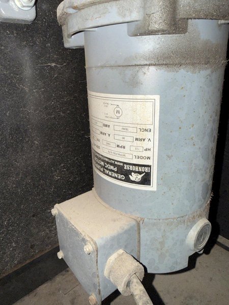 1,250 LB STINGER MODEL #P-1250 PIPE WELDING POSITIONER WITH 30" GRIPPER CHUCK: YOBRO #25216