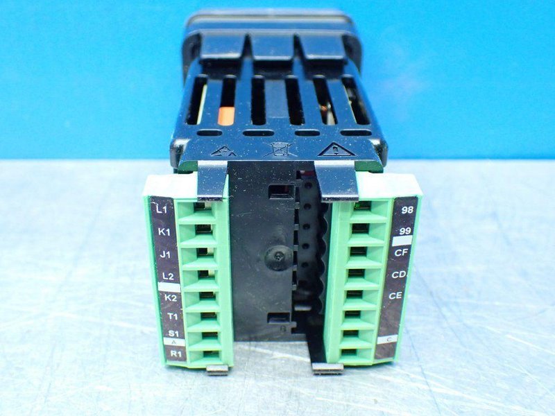 WATLOW 3 PANEL MOUNT PROCESS CONTROLLERS  -  PM6L3EJ-AAAAAAA