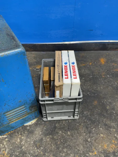 POWERMATIC 24” X 24” VERTICAL BAND SAW  -  87