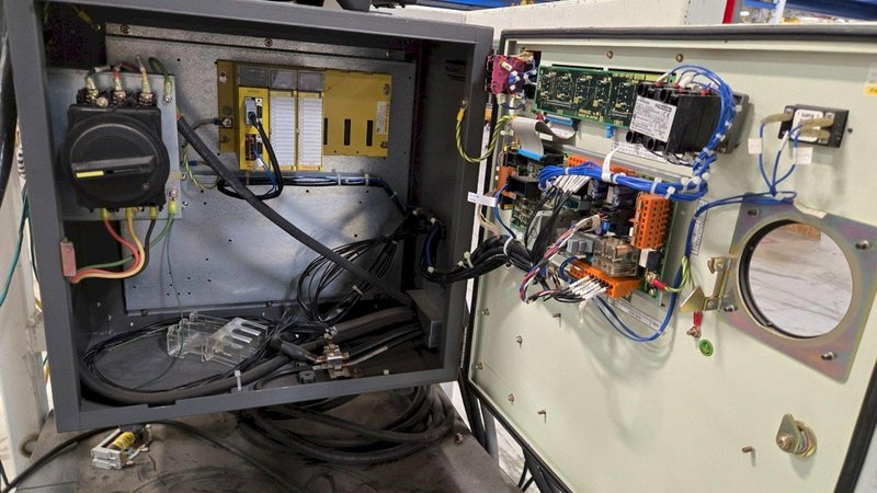 FANUC M-16IB/20 + R-J3IB ROBOT ARM AND CONTROL PANEL USED