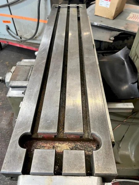 USED LINCOLN 9" X 42" KNEE MILL WITH 2-AXIS READOUT, Year: 1994