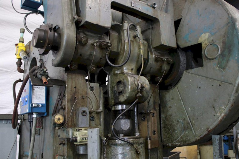 60 TON BLISS OBI FLYWHEEL SINGLE CRANK PRESS: STOCK #75543