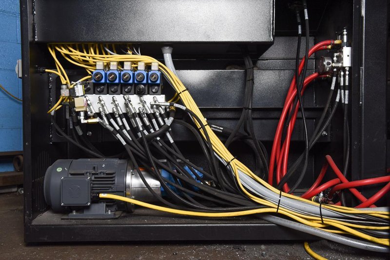 NEW 40"H x 80"W HYD-MECH H-40/80 HORIZONTAL BAND SAW