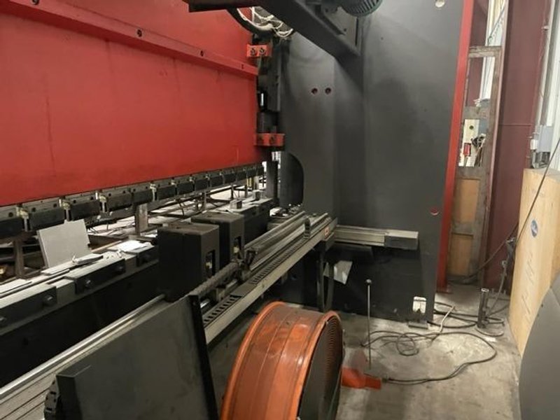 138 Ton x 13′ Amada HFB 125-40 CNC Press Brake, 1996 – 6 Axis Backgauge