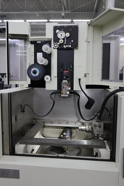 Makino U6 B CNC Wire EDM Electrical Discharge Machine, Hyper i Control, Programmable MMK Rotary Table, Auto Thread, Dielectric System - Only 712 Machining Hours!