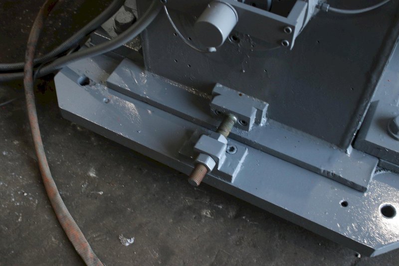 25 TON SAMCO 4 POST CUTOFF PRESS: STOCK #76398