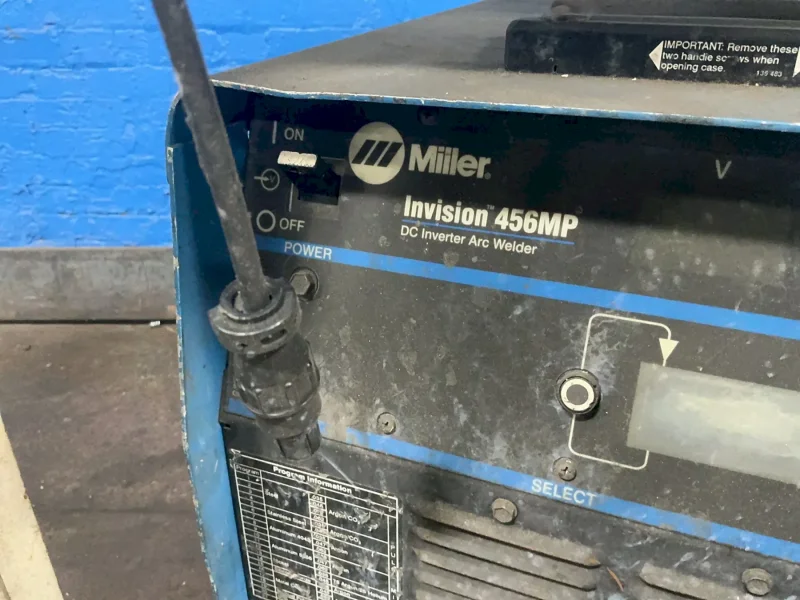 MILLER 450 A WELDER   -  INVISION 456MP