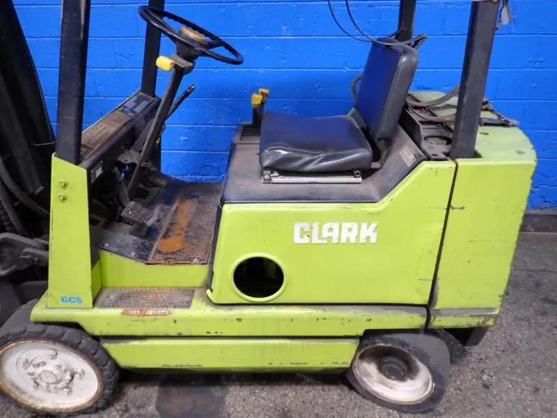 CLARK 3625 LBS PROPANE FORKLIFT  -  GCS20MB