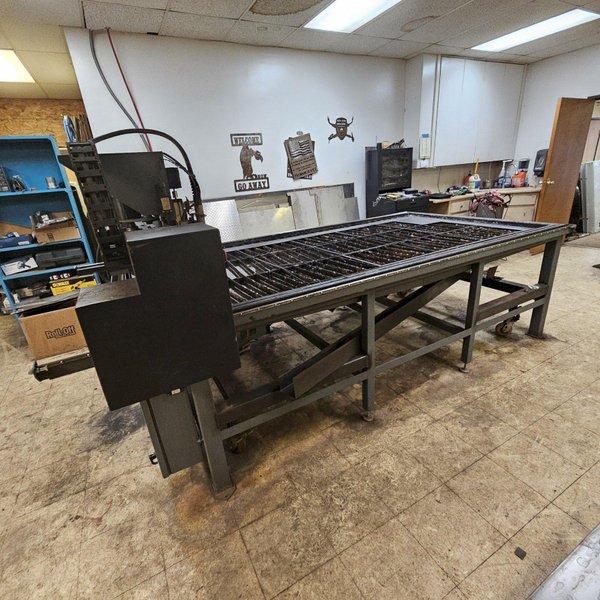 TRU CUT CNC PLASMA CUTTING TABLE W/ HYPERTHERM PLASMA CUTTER. STOCK # 0560325.