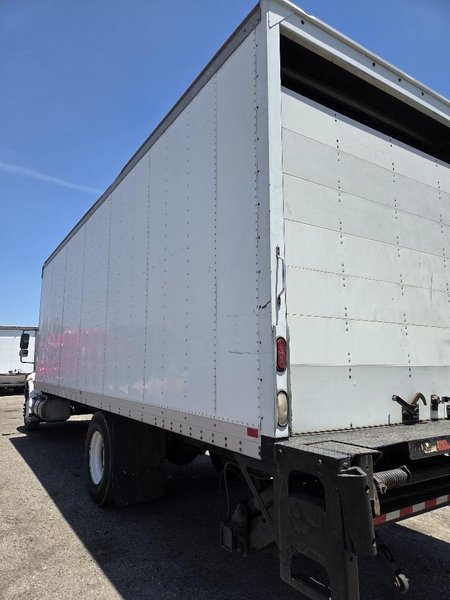 International DuraStar 4300 26’ Box Truck, 2018 – Cummins B6.7 Diesel, Allison Automatic, Liftgate &amp; Non-CDL GVWR