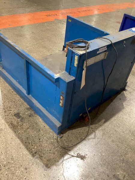 SOUTHWORTH ROLL C2.5-28 Platform Lifter w/ Foot Control 2500 lbs Capacity USED