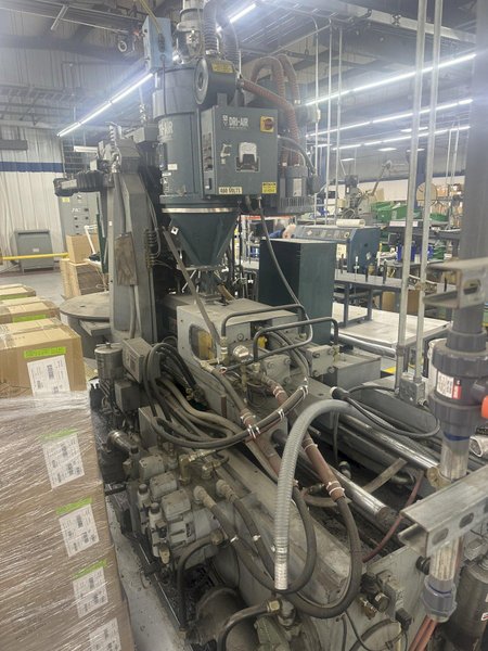 80 TON NEWBURY MODEL #V580BRS INJECTION MOLDER: STOCK #20099