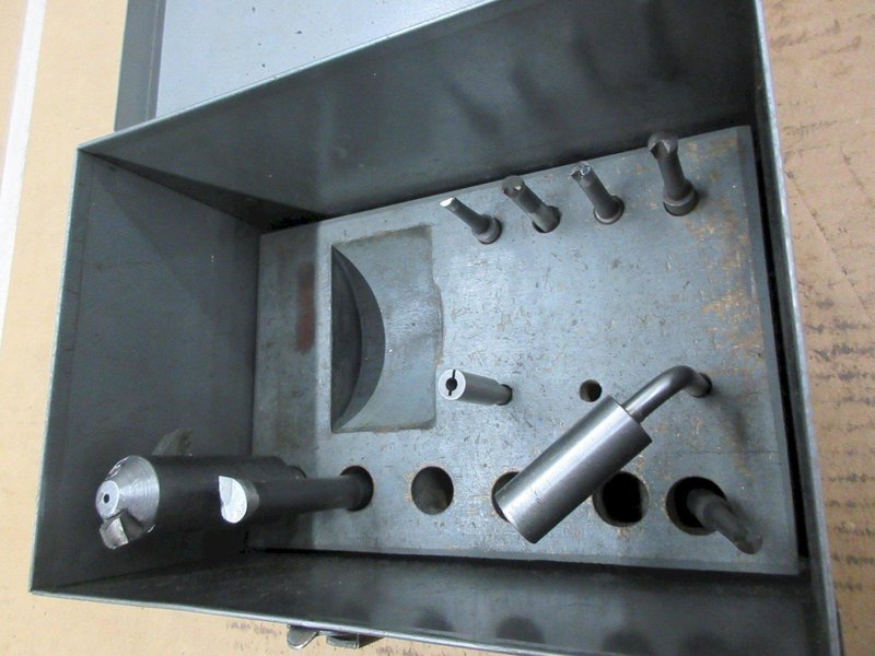 Bridgeport #2 R8 Boring Head with Boring Bars in Metal Case- Auction Item