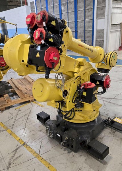 FANUC R2000IB/175L ROBOT ONLY DAMAGED CONNECTOR USED