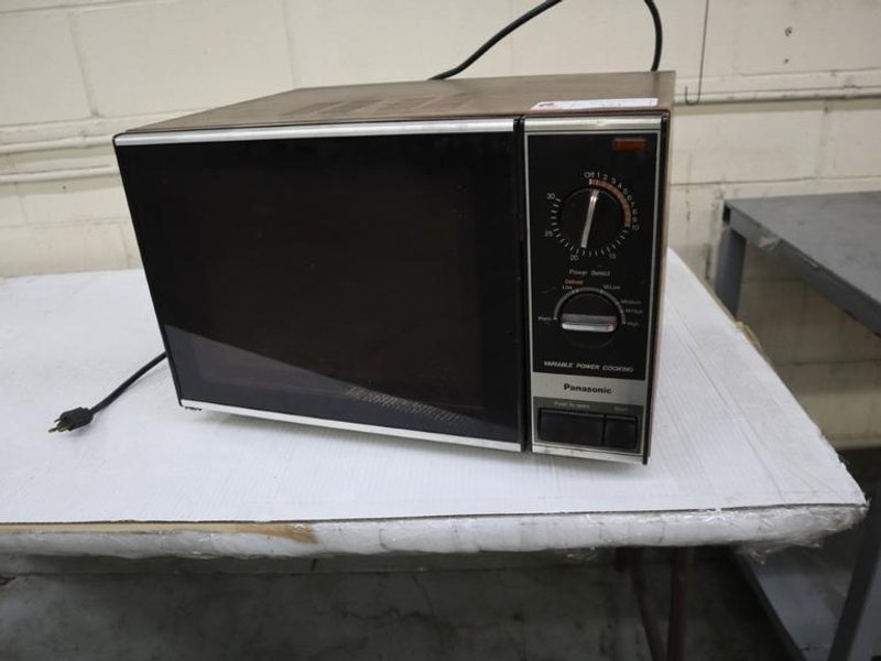 Panasonic Turntable Microwave Oven- Auction Item