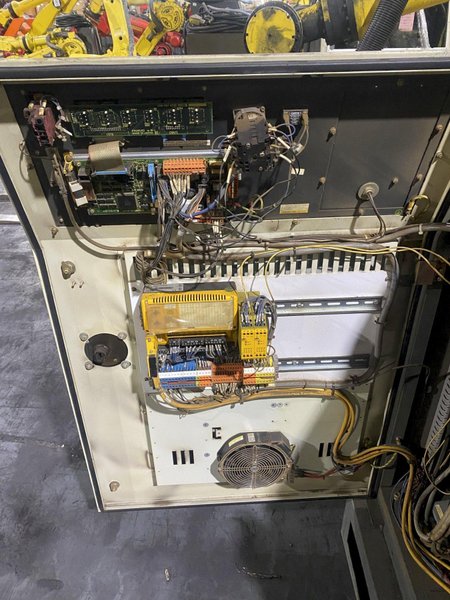 FANUC – R-2000i/165F w/ R-J3iB Controls PARTS ONLY