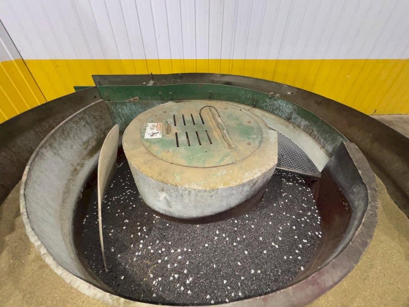 VL/RAMPE MODEL #SB-8 DUAL MEDIA VIBRATORY DEBURRING MACHINE: YOBRO #23875