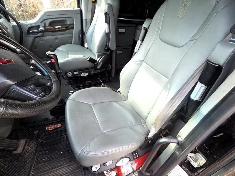 Kenworth T680 Sleeper Truck, 2019 – Paccar MX013, Eaton Auto