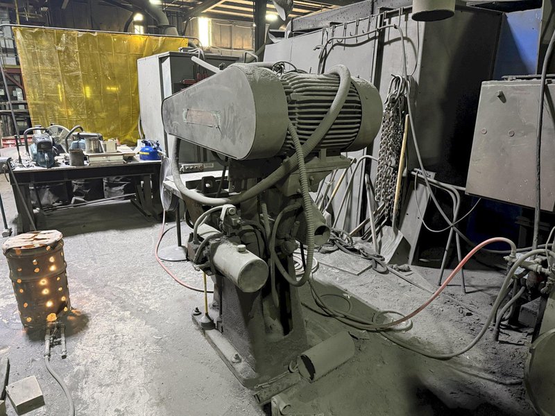 Tabor cut off saw with 25hp motor and power hydrailic assist