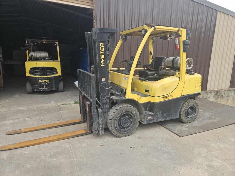 Hyster H80FT 7,000 lb LPG Pneumatic Tire Forklift, 2022 – Triple Mast, Side Shift, 48” Forks, Heavy-Duty Industrial Lift Truck