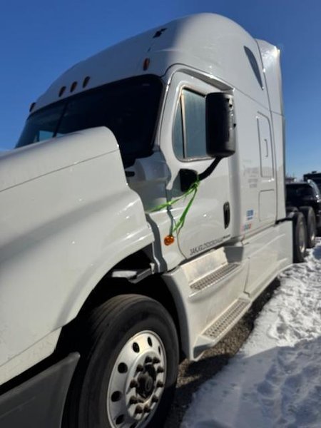 Freightliner Cascadia 125 Sleeper Truck – 2015