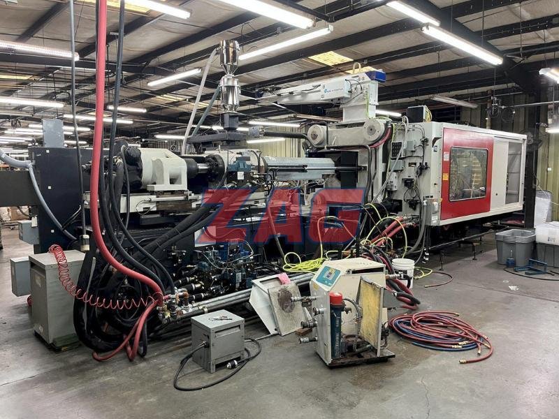Cincinnati Milacron Used MM725 Injection Molding Machine, 725 US Ton, 460V