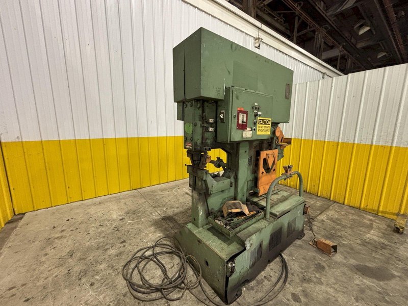 120 TON MUBEA MODEL #KLSH1100 HYDRAULIC IRONWORKER: YOBRO #23725