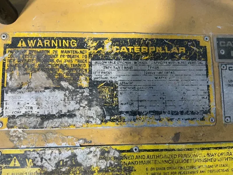CATERPILLER 3000 LBS PROPANE FORKLIFT  -  T30D