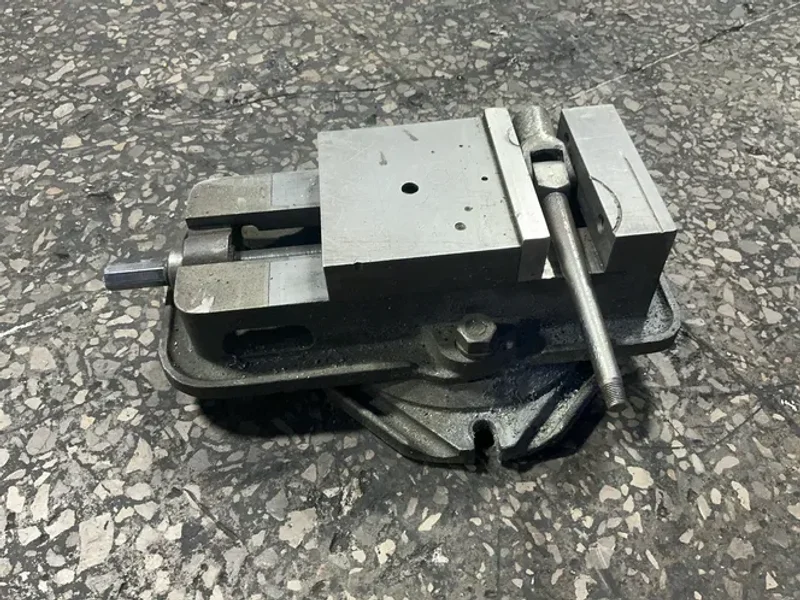 KURT MANUFACTUING 6” 6” VISE