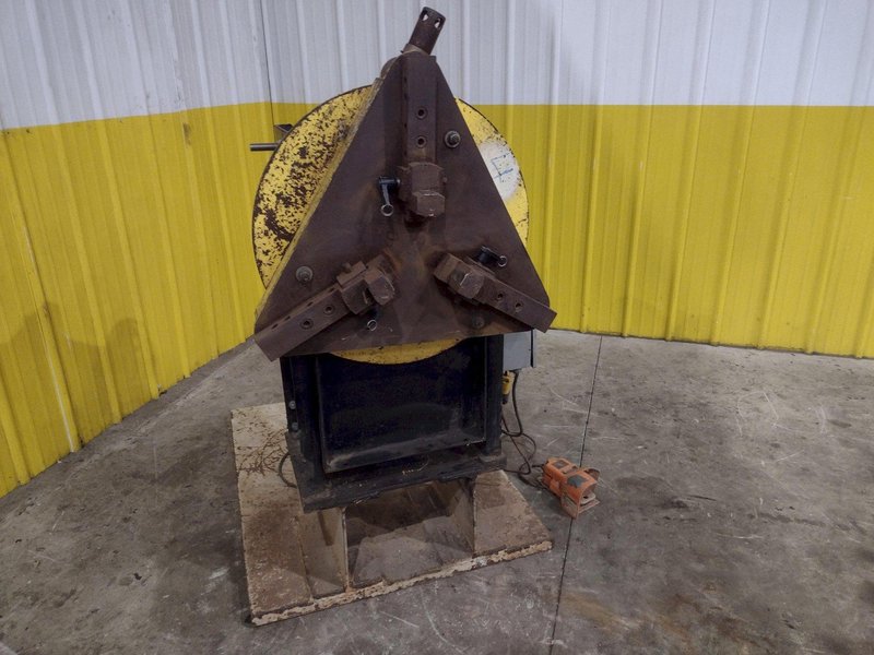 1,250 LB STINGER MODEL #P-1250 PIPE WELDING POSITIONER WITH 30" GRIPPER CHUCK : YOBRO #25215