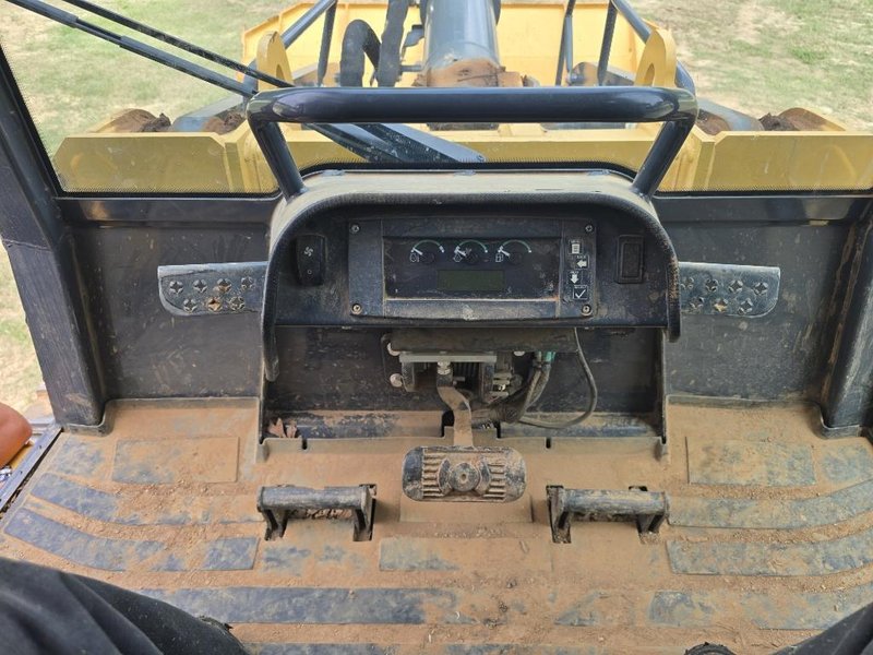 2020 John Deere 655K-Crawler Loader 1T0655KXLLF386042