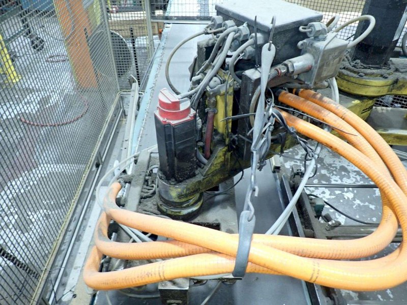 FANUC M-400 ROBOT W/ R-J CONTROL: YOBRO #24269