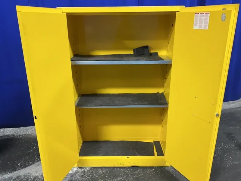 JUSTRITE 45 GAL FLAMMABLE LIQUID STORAGE CABINET  -  RM09908E