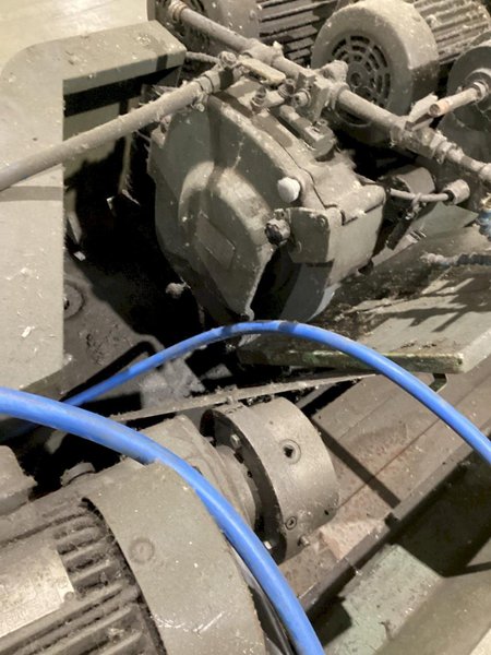 YANG IRON YAM-GU27-100H CYLINDRICAL GRINDER USED