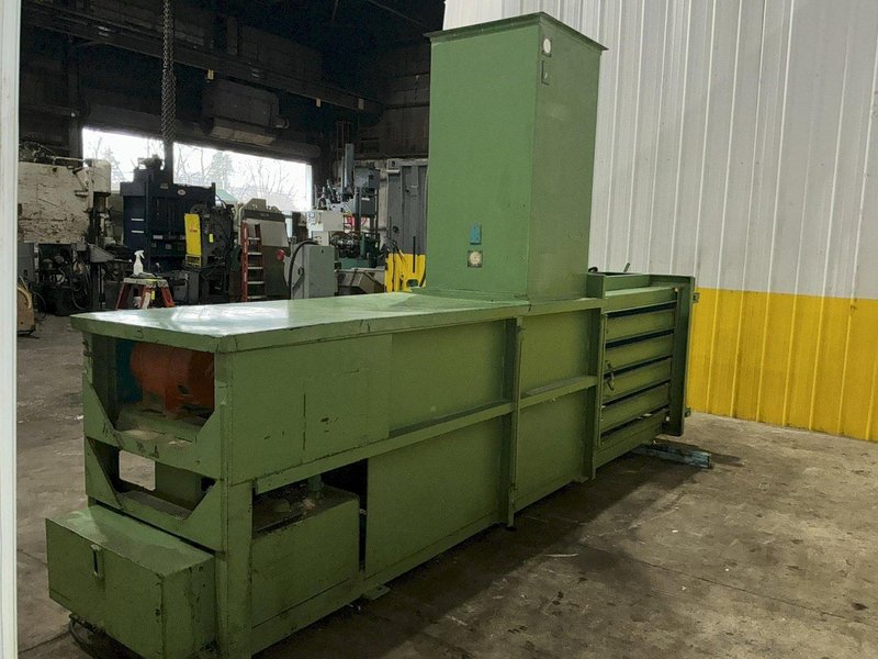 30" X 42" BALEMASTER CLOSED DOOR HORIZONTAL HYDRAULIC BALER: YOBRO #25088