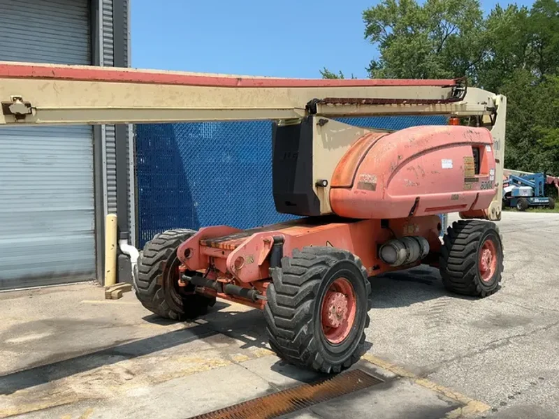 JLG INDUSTRIES 1000 LBS PROPANE TELESCOPING MAN LIFT   -  800A