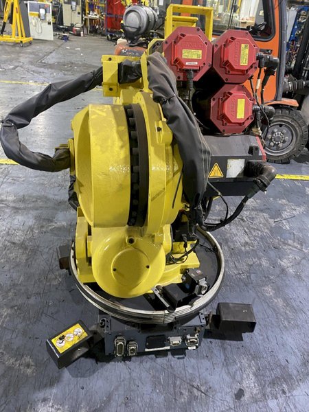 FANUC – R-2000iA/210F w/ R-J3iB Controls &amp; External Controls Panel REFURBISHED