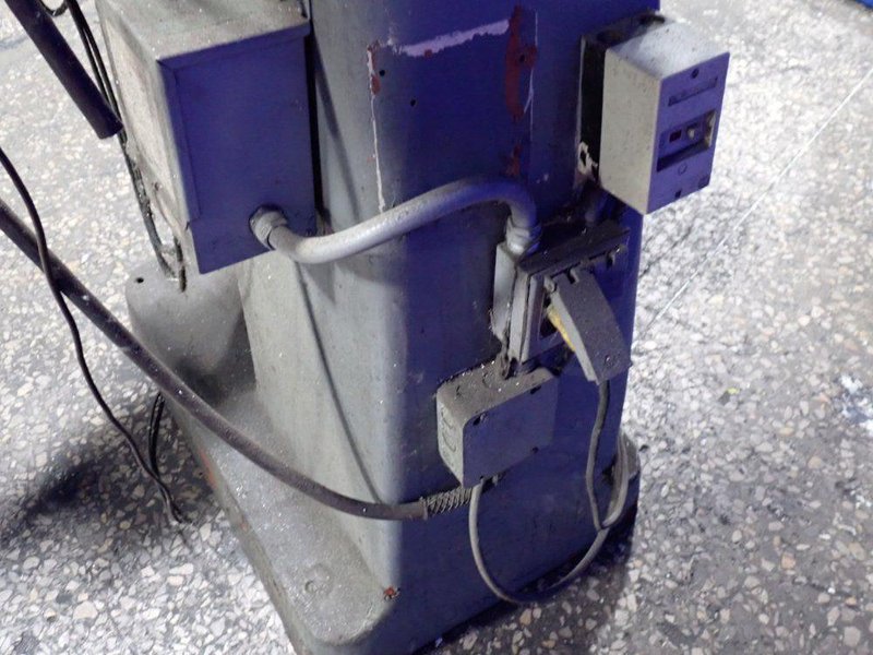 ALLIANT 48"X 9" VERTICAL MILL  -  RT2